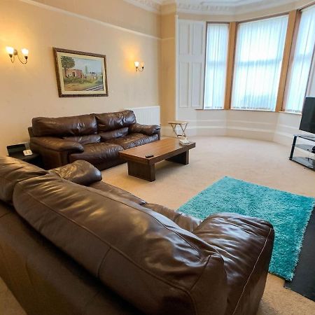 Large Glasgow South Family Home - Free Parking Exterior photo