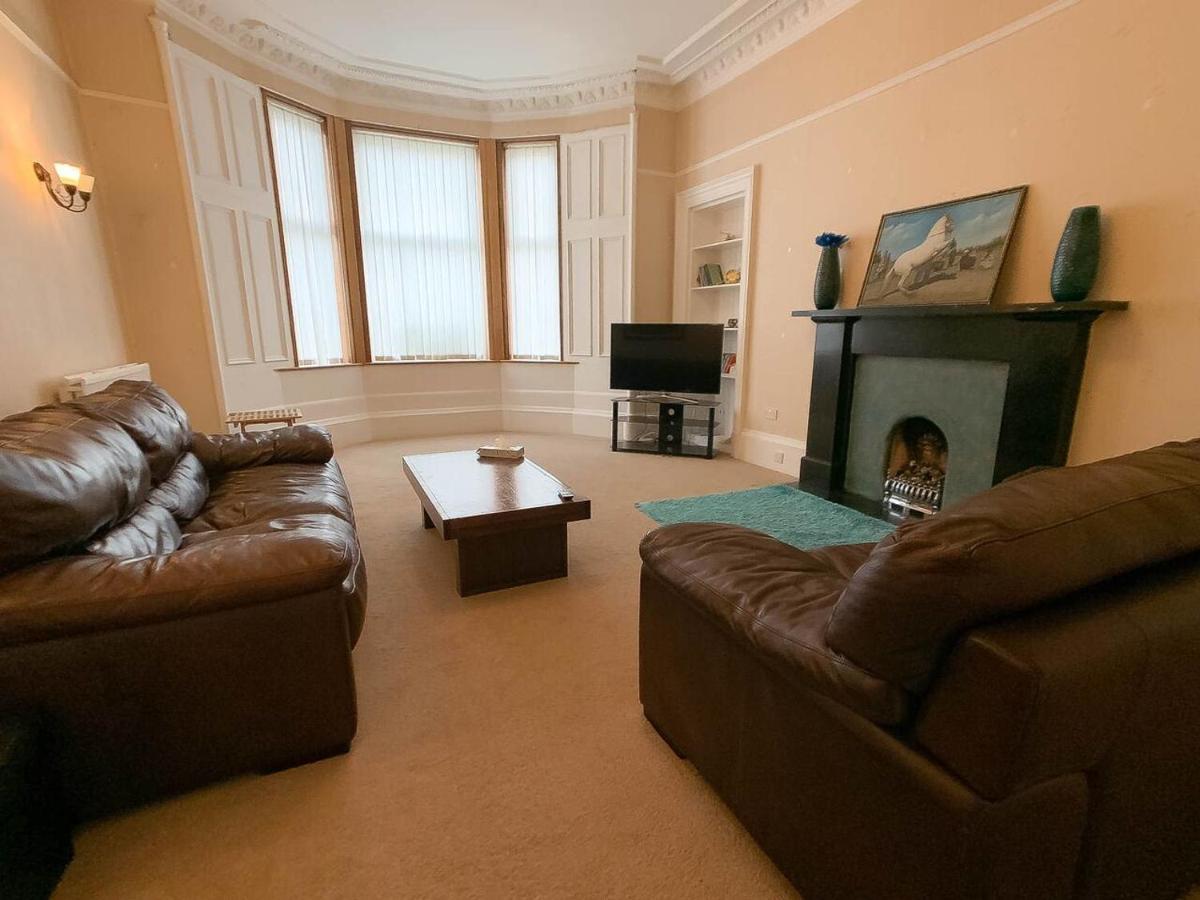 Large Glasgow South Family Home - Free Parking Exterior photo