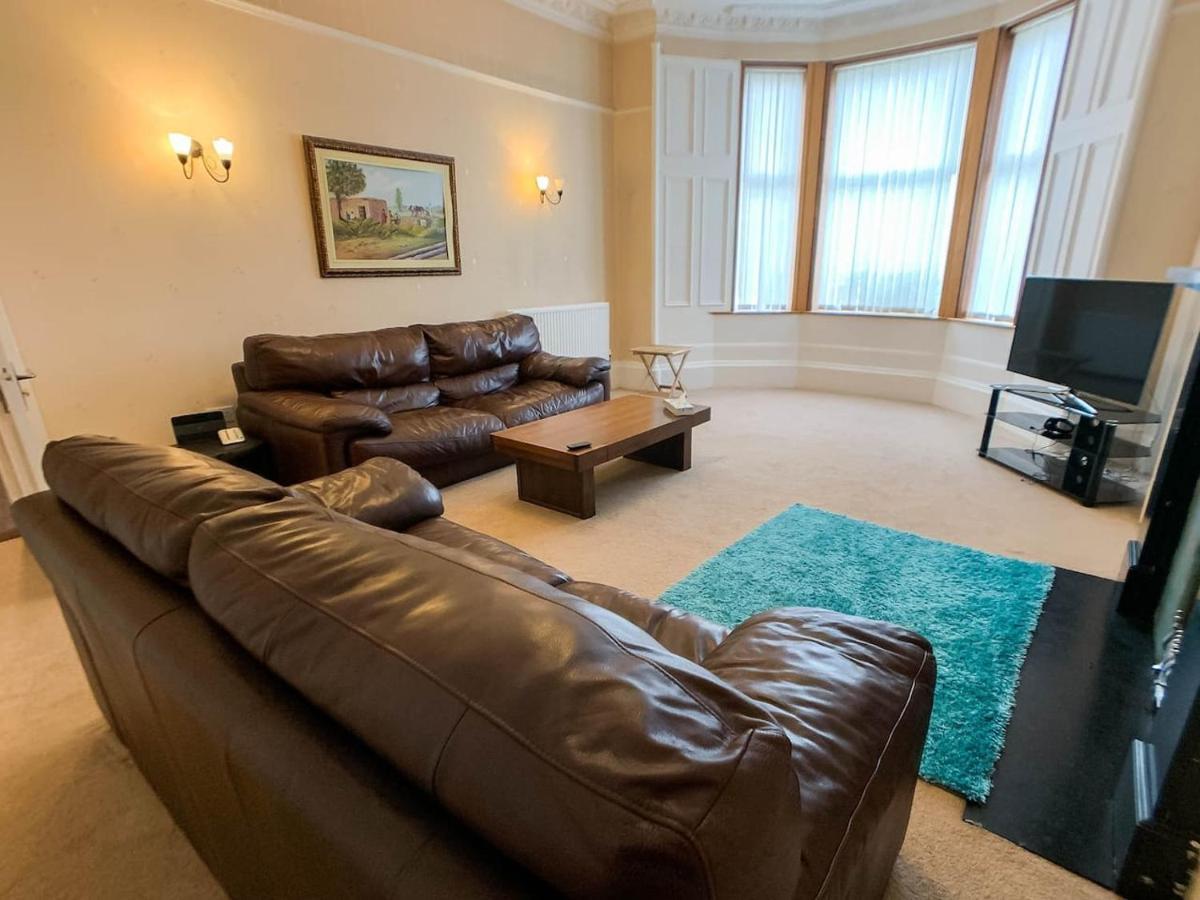 Large Glasgow South Family Home - Free Parking Exterior photo